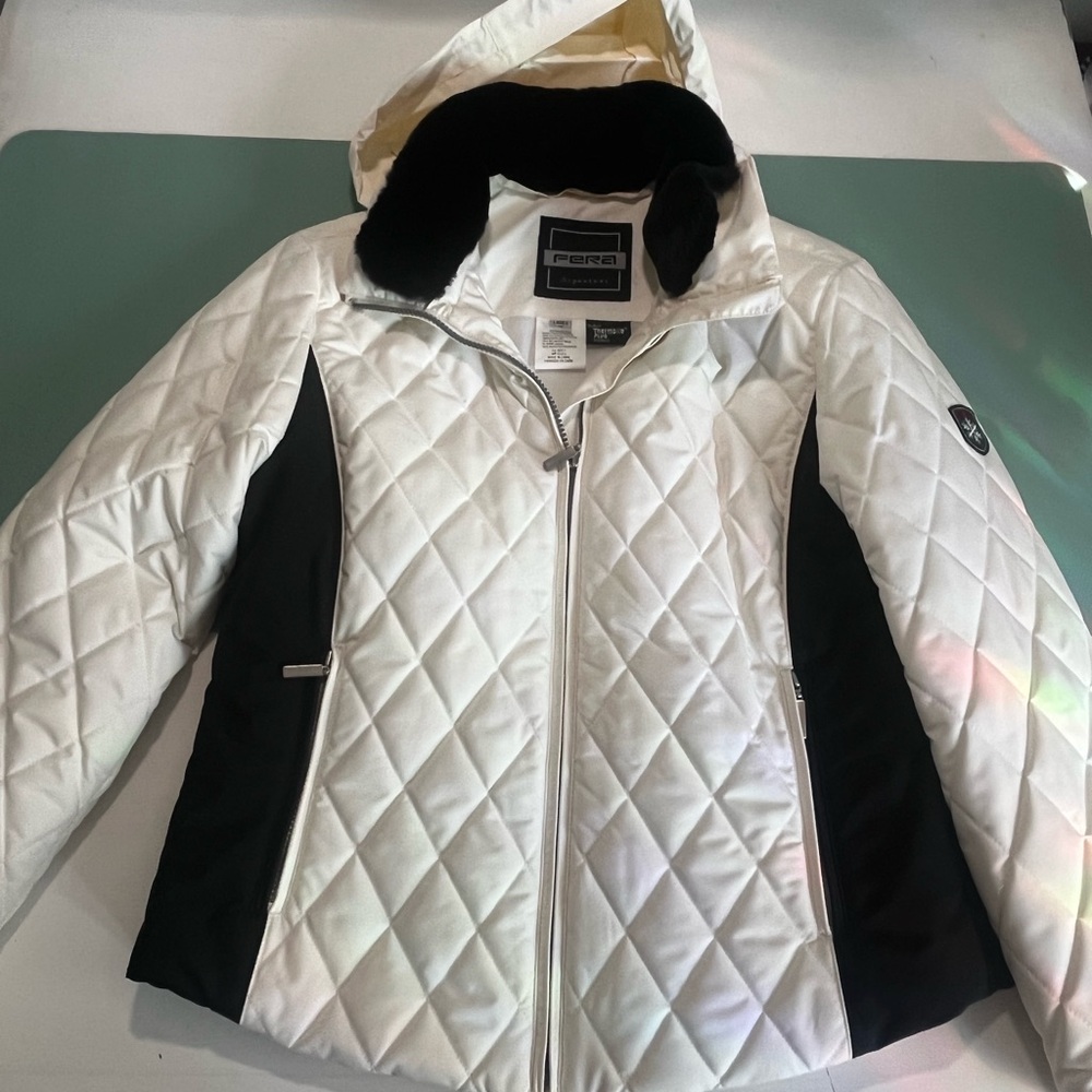 Fera - Women’s White Quilted Ski Jacket - Size 10 / Medium - EUC
